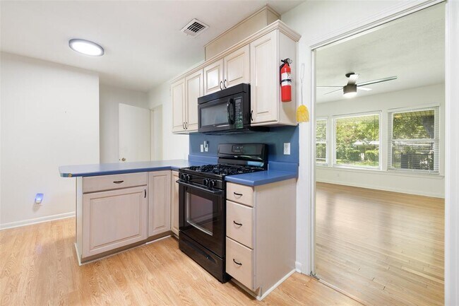Building Photo - 1206 Larkwood Dr