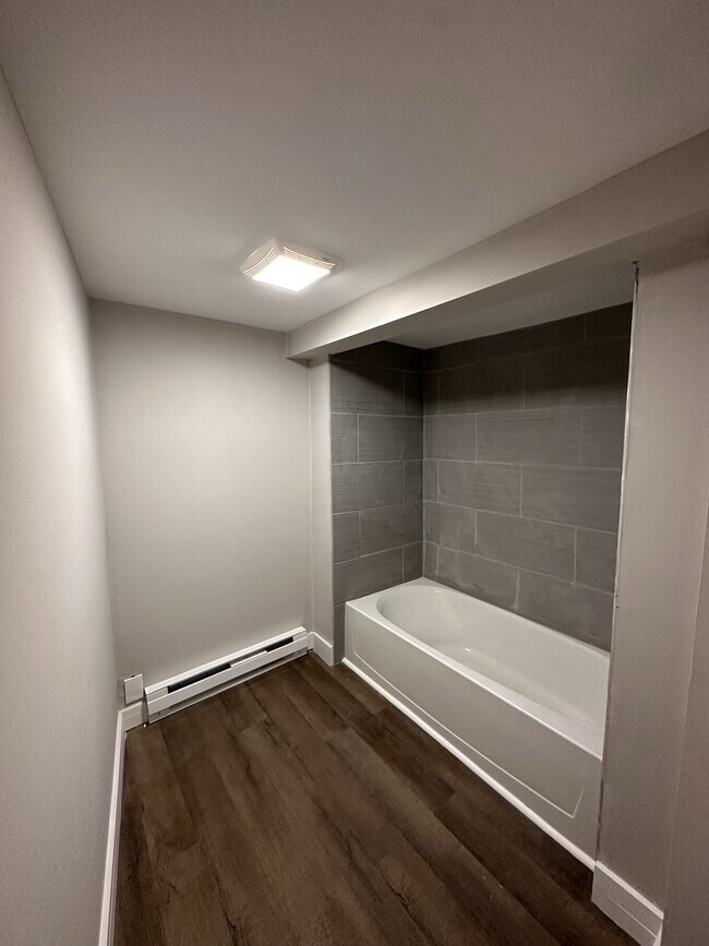 Building Photo - 84 W Main St