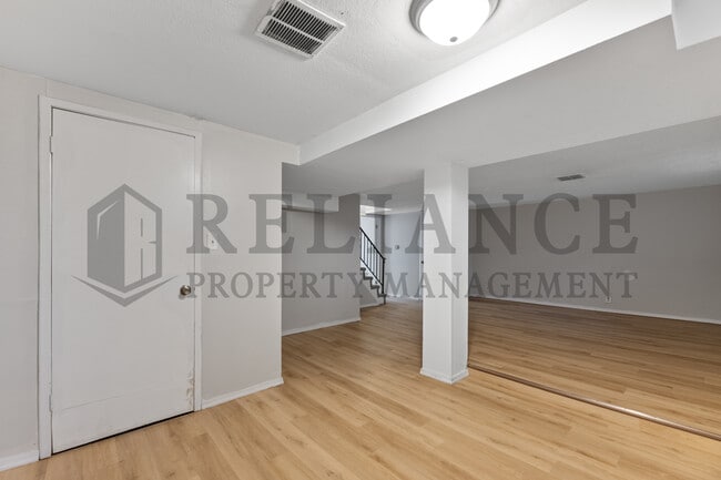 Building Photo - 1555 N Northeast Pkwy