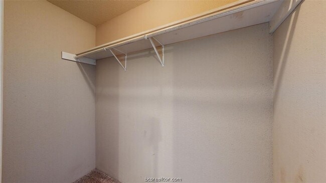 Building Photo - 904 University Oaks Blvd