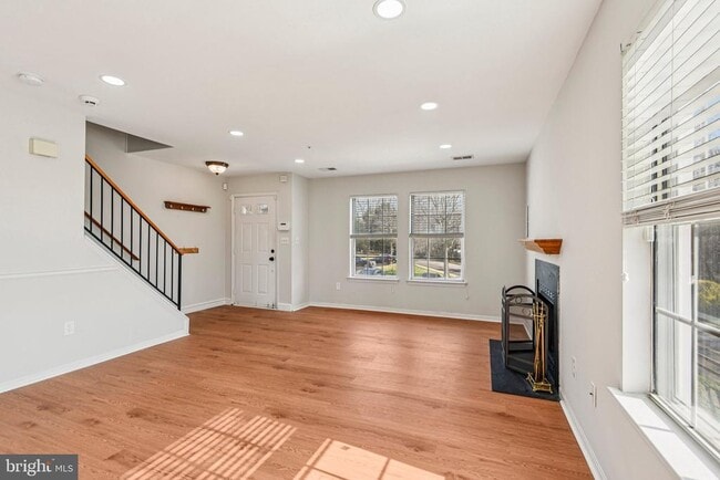 Building Photo - 1440 Nutwood Ct