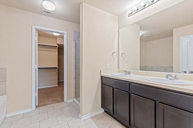 Building Photo - "Spacious 4-Bedroom Retreat in Schertz with 2.5 Baths!"