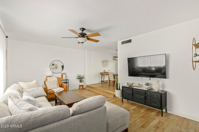 Building Photo - 8490 E Chaparral Rd