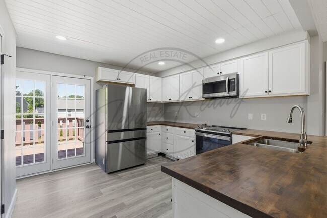 Building Photo - SPRING SPECIAL 1/2 OFF First Months Rent: Three Bedroom home in Clarksville with Basement!