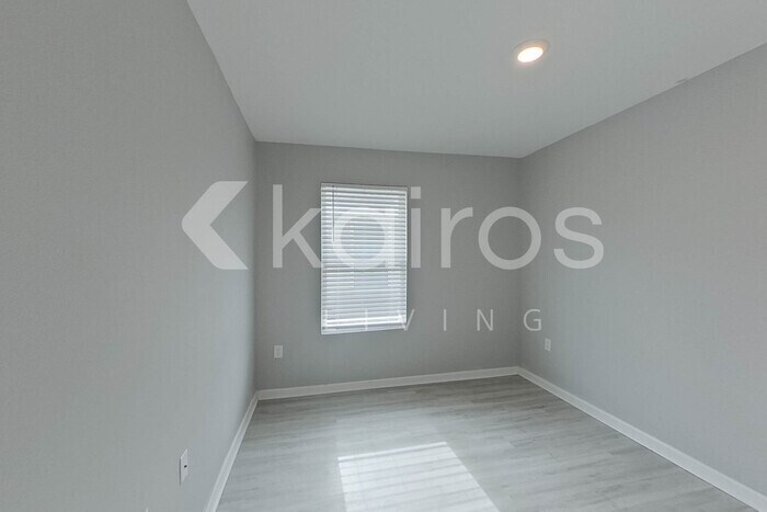 Building Photo - 253 Monarch Ln