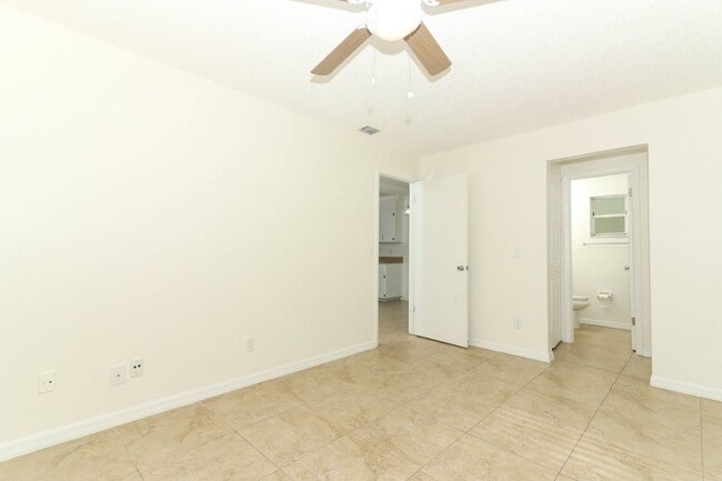 Building Photo - Sanford Home - 3/2 with garage and huge yard