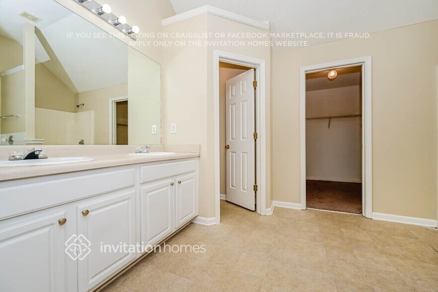 Building Photo - 360 Hazelhurst Dr