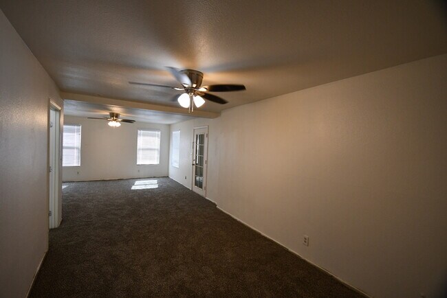 Building Photo - 3 bed 2 bath home in Mesa $1850 per mo plus fees Large Lot
