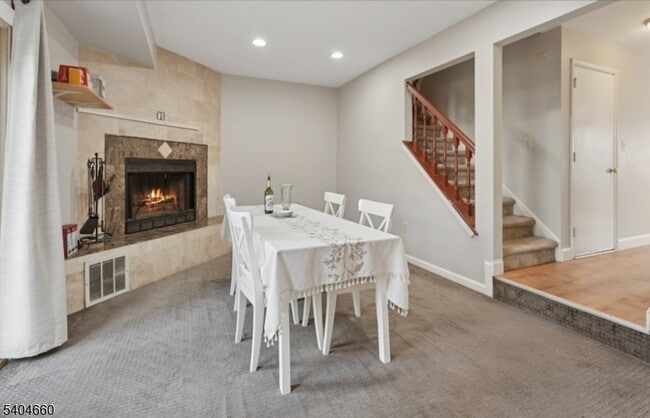 Building Photo - 360 Cotswold Pl