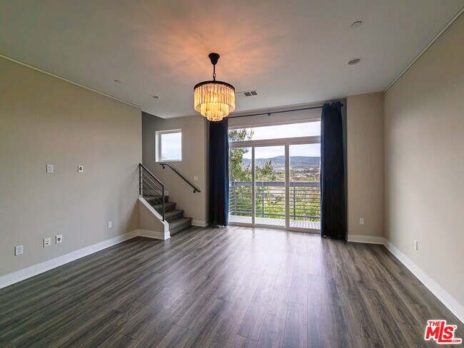Building Photo - 2753 Waverly Dr