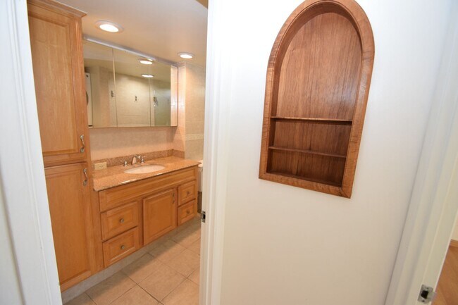 Building Photo - 121D1002- 98-402 Koauka Loop, Unit 1916