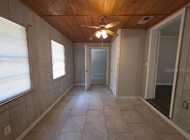 Building Photo - 843 Grove Ave