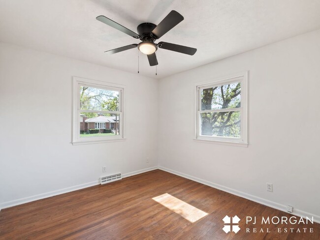 Building Photo - 4 Bedroom, 2.5 Bathroom, 2 Bonus Rooms - N...