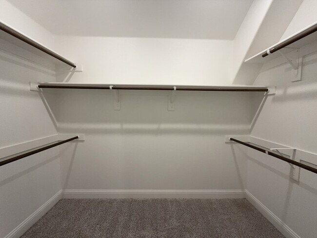 Building Photo - 612 Amenduni Ln