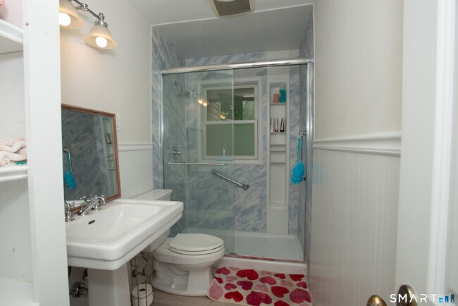 Building Photo - 128 Knollwood Dr