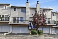 Building Photo - 2Bd/1.5Ba Bellevue Townhouse