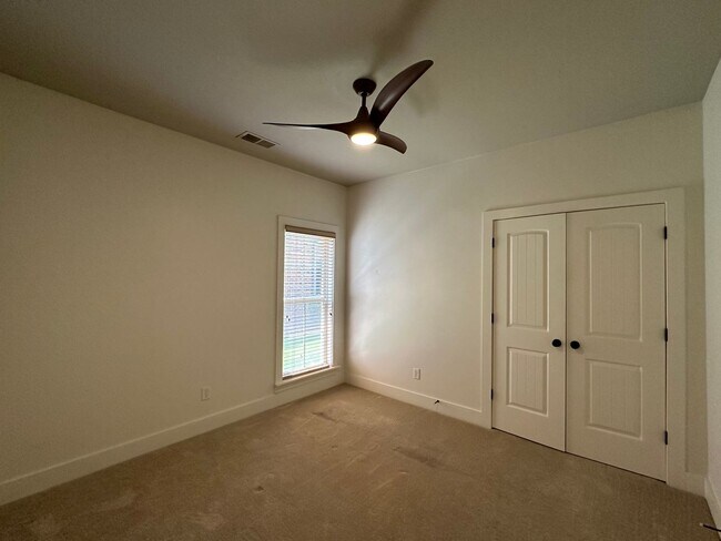 Building Photo - 358 Kingston Cir
