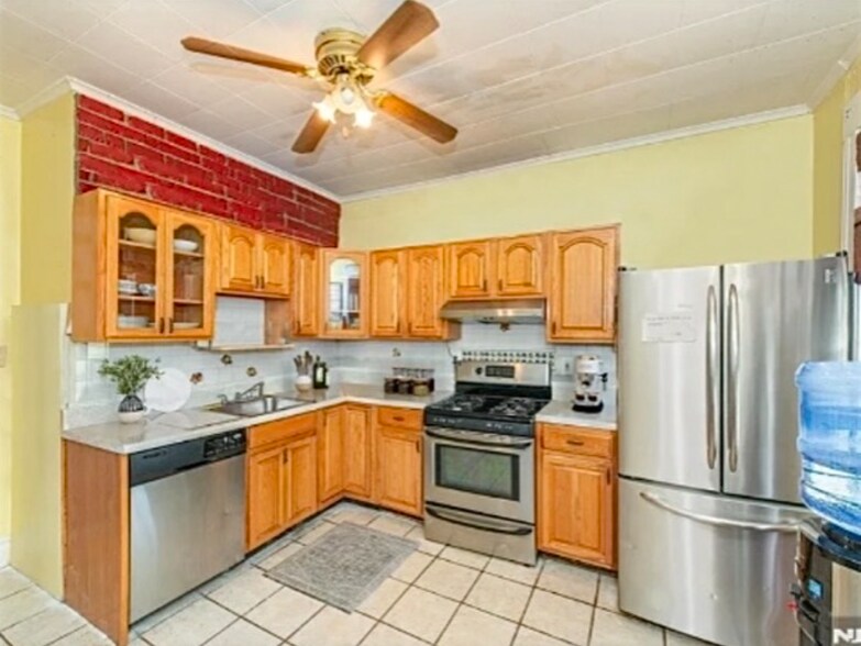 Building Photo - 45 Essex Ave