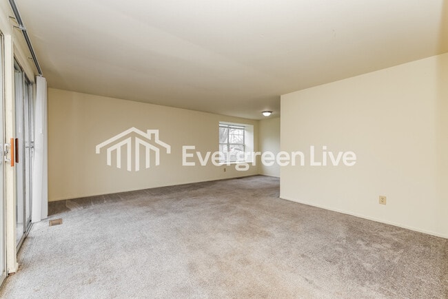 Building Photo - 5610 Troy Villa Blvd