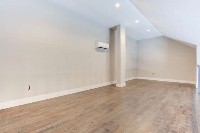 Building Photo - 59 Willet St