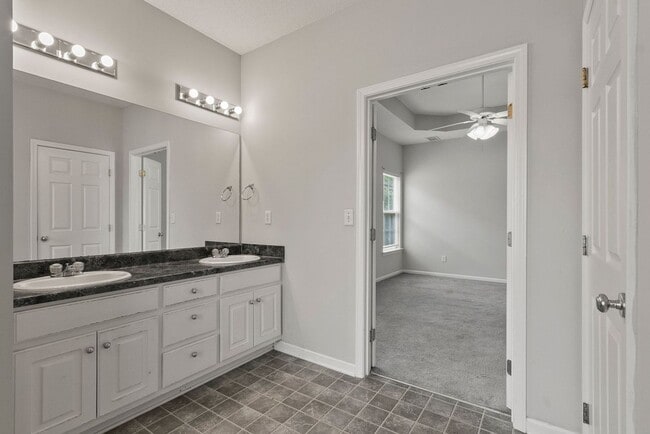 Building Photo - Nice 3 Bed 2 Bath Home! Available Now!