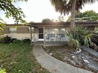 Building Photo - 571 SW 29th Terrace