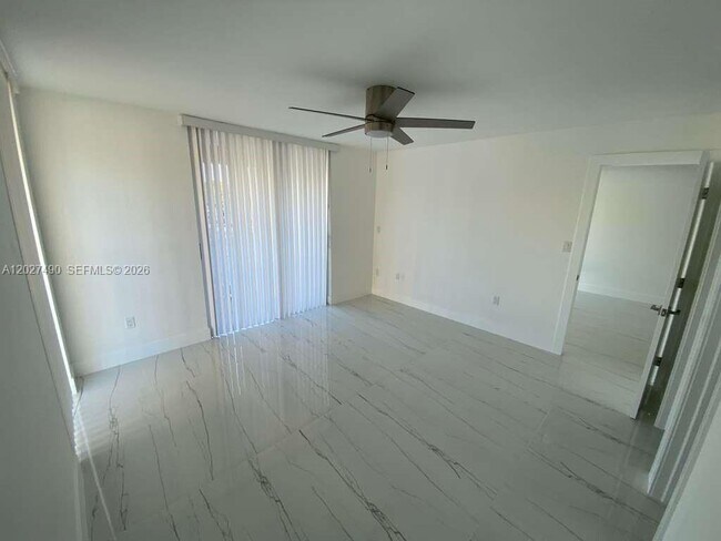 Building Photo - 7832 Collins Ave