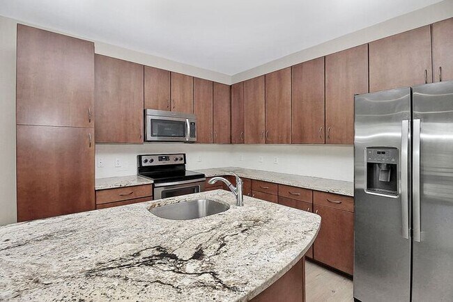 Building Photo - Industrial Corner 2BD/2BA Condo at Steelhaus in Plaza Midwood!