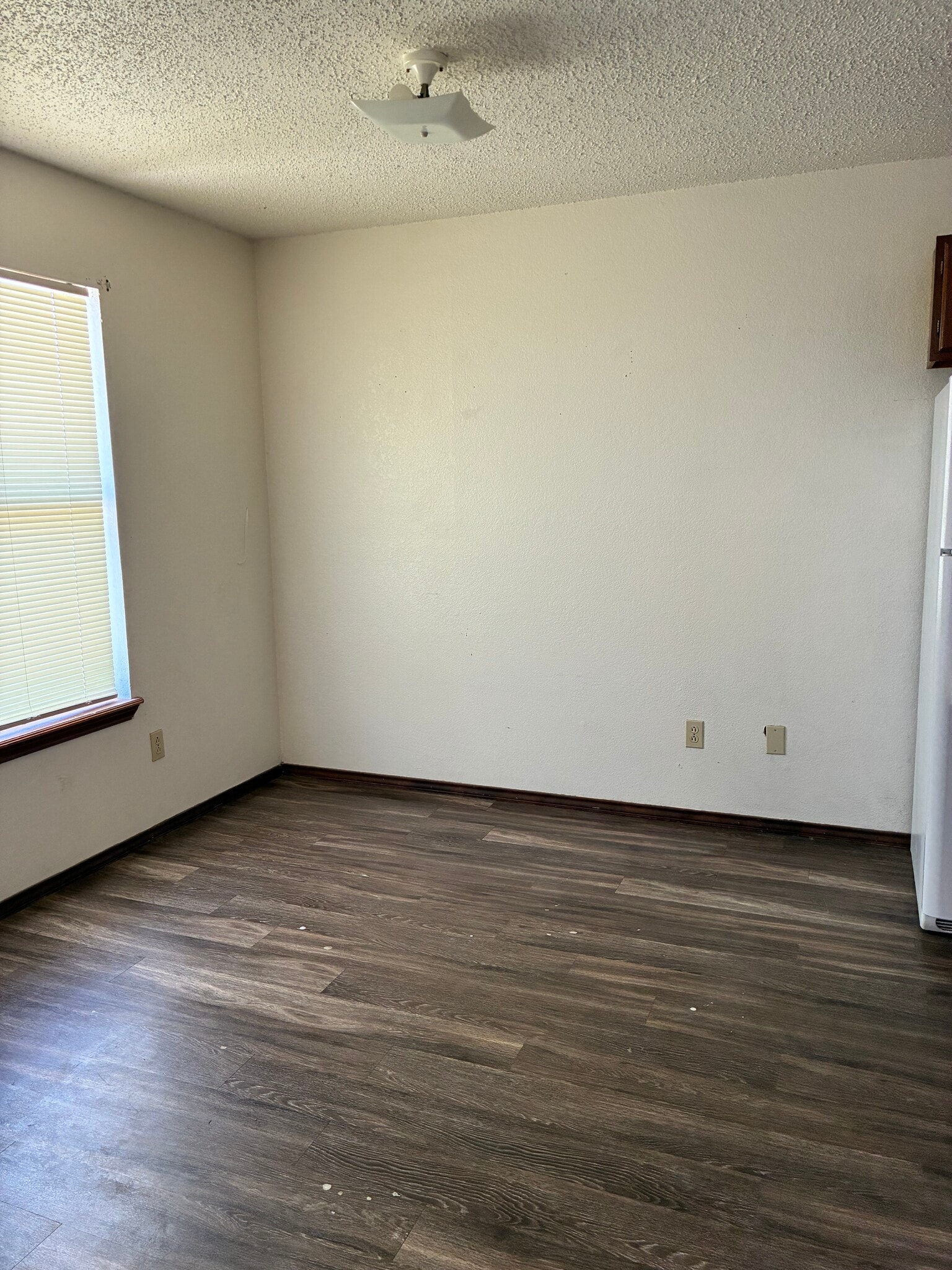 Dining Area - 302 S Avenue I