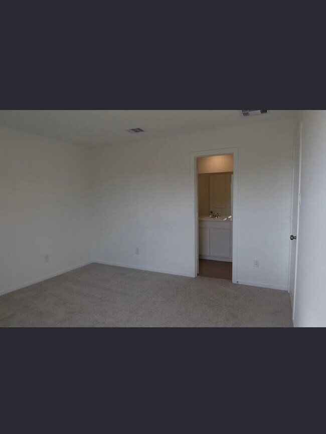 Building Photo - 5122 Red Drum Dr