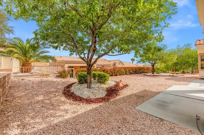 Building Photo - Serene Retreat Furnished 2 Bedroom Sun City Summerlin Home