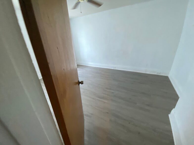 Building Photo - 901 Chartiers Ave