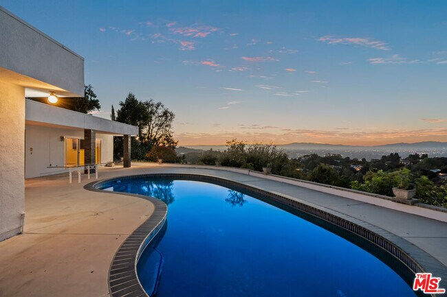 Building Photo - 3329 Dona Rosa Dr