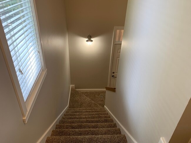 Building Photo - Awesome Carriage House in Chatham Arch!