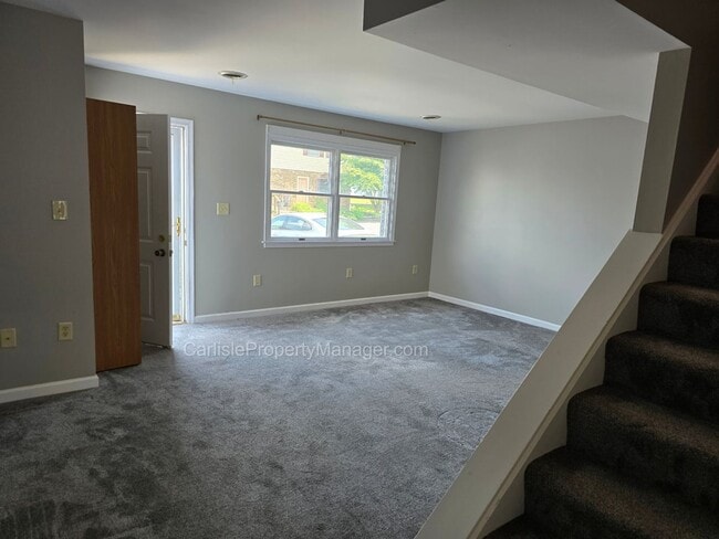 Building Photo - 2-Bedroom Townhouse w Fenced Patio, Off-Street Parking, and Easy Commute