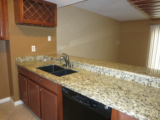 Building Photo - Beautiful Townhome in Gated Community!!