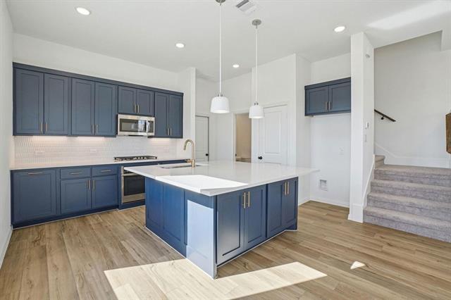 Building Photo - 1102 Bexar Ln