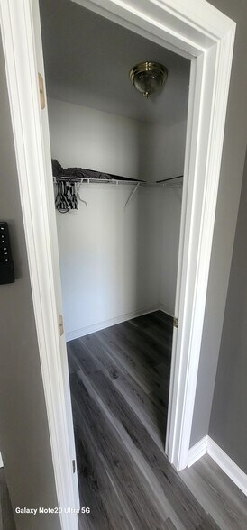 Master Bedroom Closet - 140 Brentwood Dr