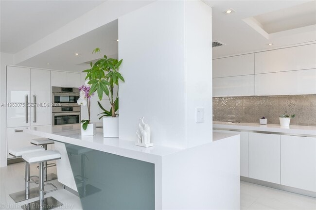 Building Photo - 3 Grove Isle Dr