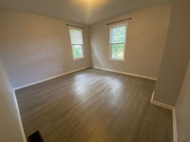 Building Photo - SPRING LEASING SPECIAL 1/2 OFF 1ST MONTHS ...