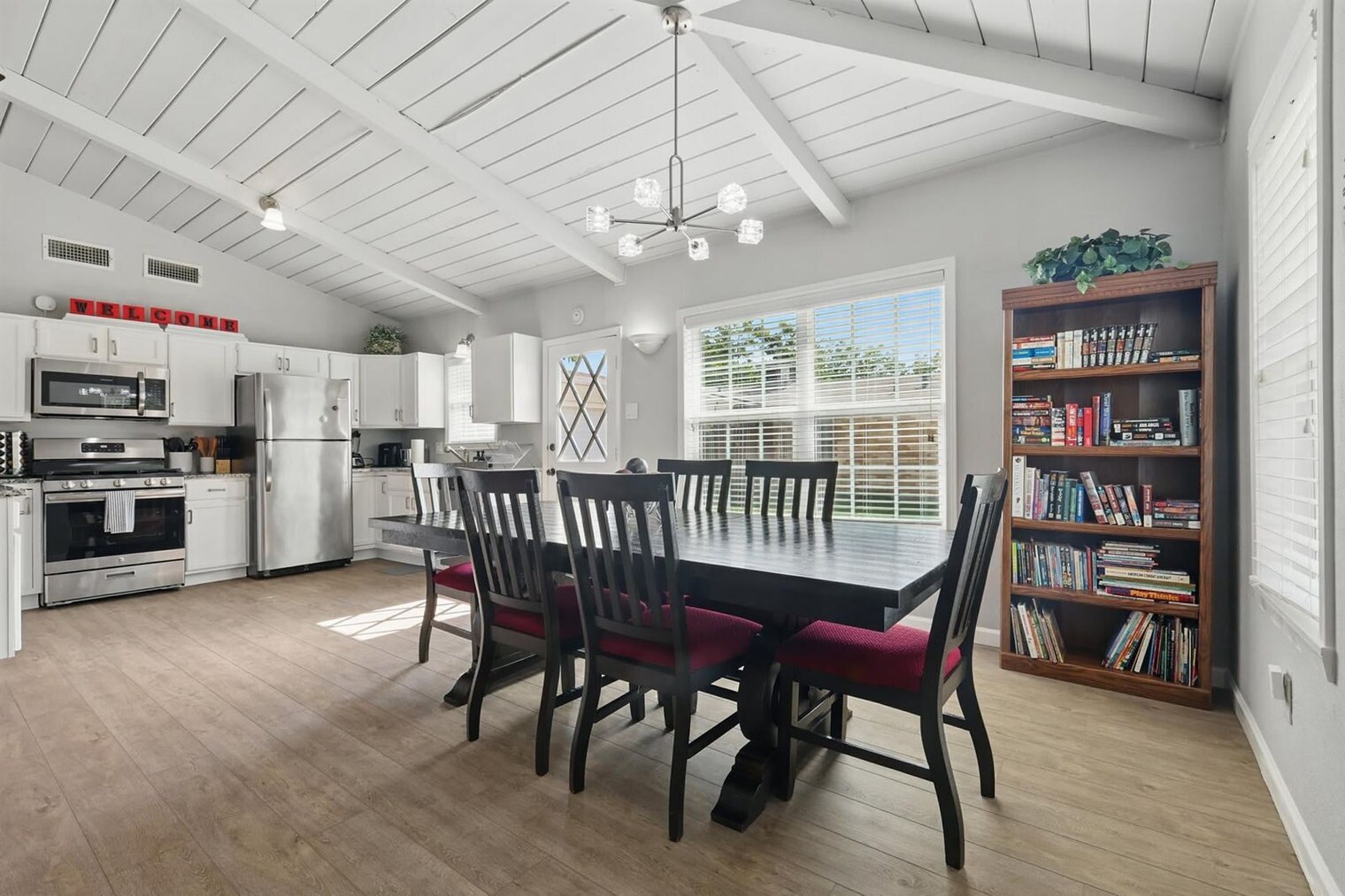 Building Photo - 743 Greenhaven Dr