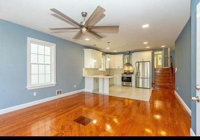 Building Photo - 210.5 Terrace Ave