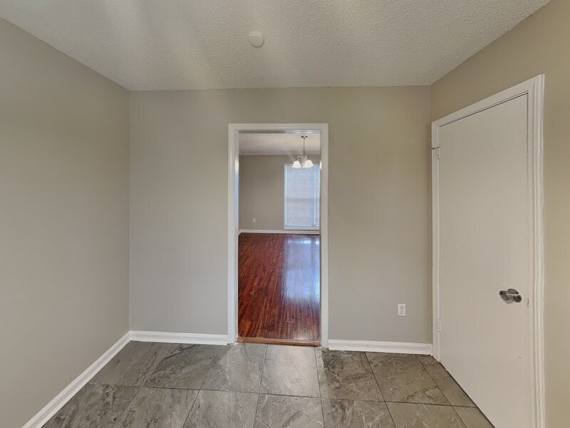 Building Photo - 1017 Hawkview Dr