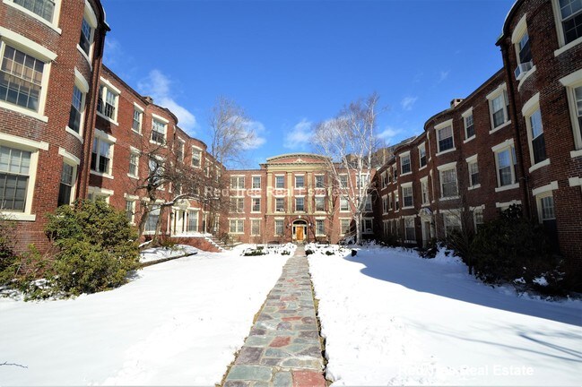 Building Photo - 141 Beaconsfield Rd