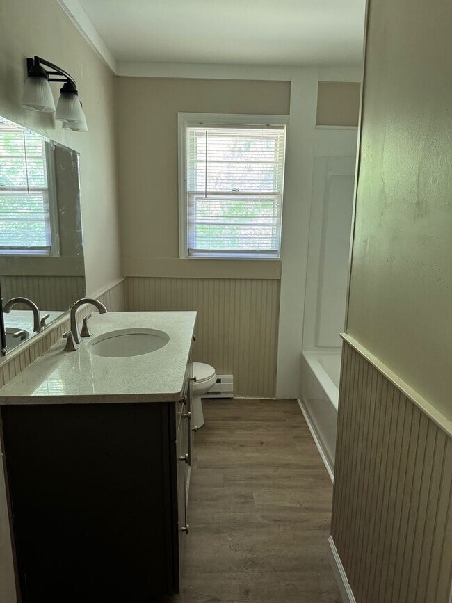 Building Photo - 3 bed, 1 bath brick home located in Troy