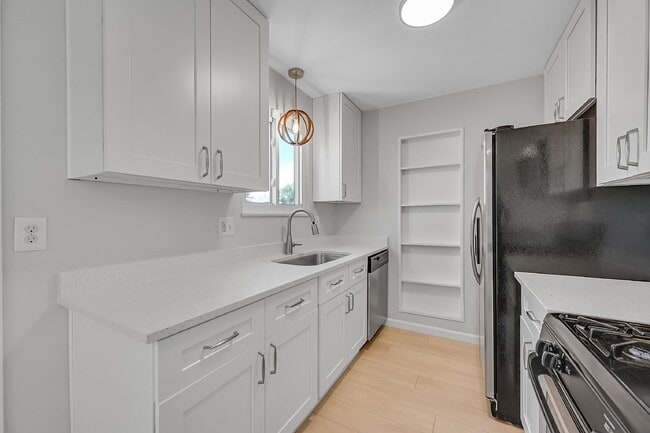 Building Photo - $2,200.00 - 3 Bed,1.5 Bath, Single Family ...