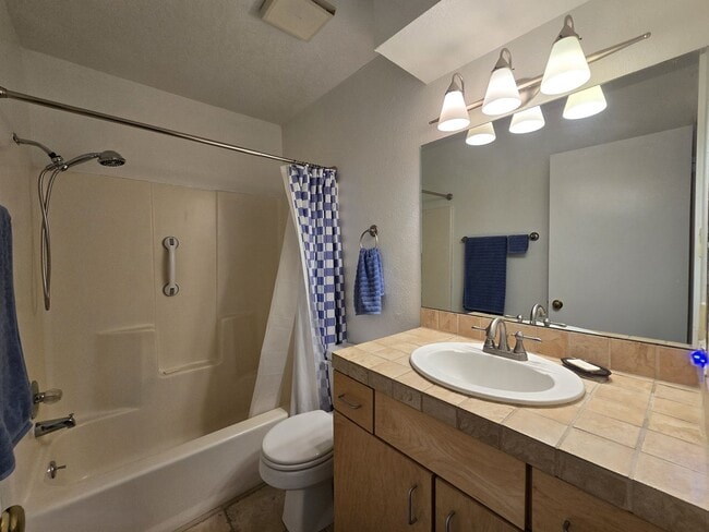 Building Photo - 941 Calle Mejia