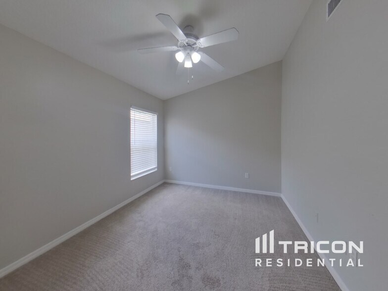 Building Photo - 10435 Blackmore Dr