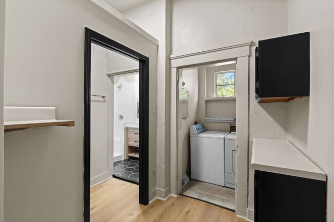 Building Photo - For Rent: Spacious 4 Bedroom Home in South...