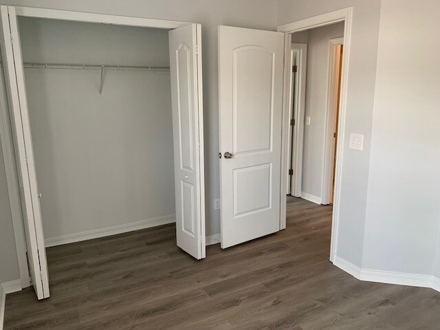 Building Photo - 1803 Royal Ridge Dr